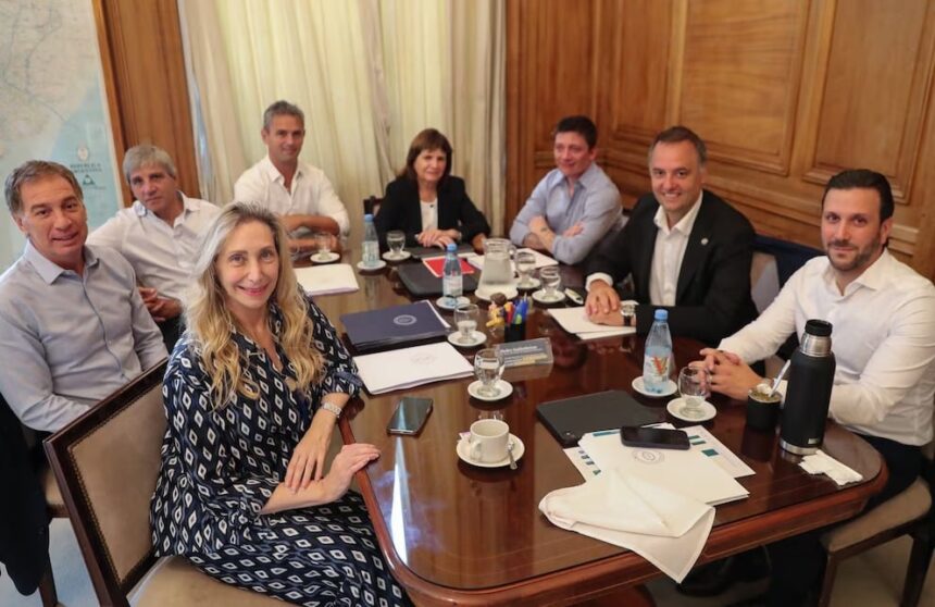 se-reunio-la-mesa-politica-del-gobierno-en-medio-del-caso-adorni:-no-asistio-santiago-caputo-y-bullrich-se-fue-antes 