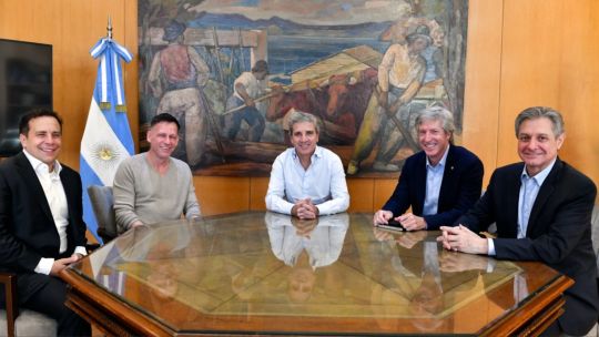 luis-caputo-y-santiago-bausili-recibieron-a-peter-thiel,-el-magnate-que-no-cree-en-la-democracia
