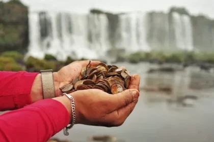el-costo-ambiental-de-los-deseos:-hallaron-400-kilos-de-monedas-del-fondo-de-las-cataratas-del-iguazu