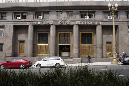 sira:-el-gobierno-confirmo-que-dos-empresas-que-habrian-pagado-coimas-concretaron-la-operacion-para-obtener-dolares-oficiales