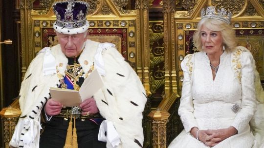 fotogaleria:-el-rey-carlos-iii-y-la-reina-camilla-deslumbran-en-el-parlamento-en-medio-de-la-crisis-del-gobierno-laborista-britanico