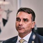 revelan-que-flavio-bolsonaro-negocio-fondos-con-un-banquero-preso-para-una-pelicula-sobre-jair-bolsonaro