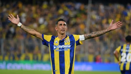 “caretas”:-la-dura-respuesta-de-angel-di-maria-contra-diego-milito-por-las-quejas-contra-el-arbitraje-en-rosario-central-racing