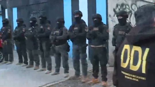 megaoperativo-en-fuerte-apache:-mas-de-500-efectivos-allanaron-14-puntos-vinculados-al-narcotrafico