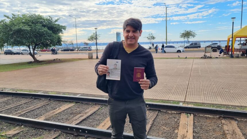 entregaron-en-posadas-los-pasaportes-espanoles-a-ciudadanos-que-completaron-el-tramite-de-nacionalidad
