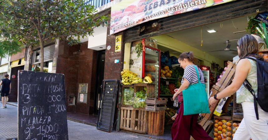 canasta-basica:-una-familia-necesito-mas-de-1469.768-pesos-en-abril-para-no-ser-pobre