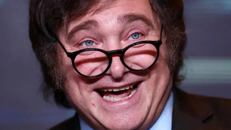 “retornando-a-la-normalidad”:-javier-milei-celebro-la-baja-de-la-inflacion-de-abril 