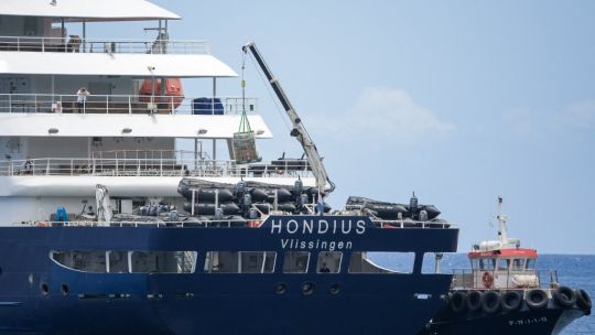 brote-de-hantavirus-en-el-crucero-mv-hondius:-protocolos-de-aislamiento-pais-por-pais-y-el-desafio-de-los-42-dias