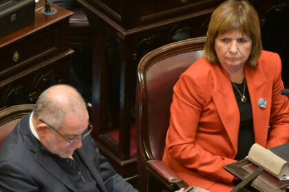cruce-e-ironias-entre-jose-mayans-y-patricia-bullrich-por-la-corrupcion:-“los-bolsos-de-lopez-llevaban-8-millones-de-figuritas-del-mundial”