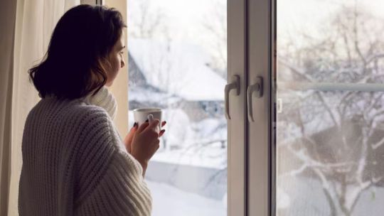 los-mejores-trucos-caseros-y-economicos-para-aislar-a-las-ventanas-del-frio