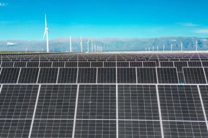 hito-energetico-en-la-rioja:-inauguran-el-parque-solar-arauco-con-mas-de-89-mil-paneles