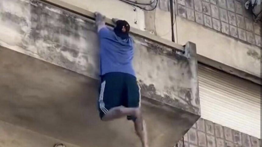 rosario:-cayo-desde-el-balcon-de-un-cuarto-piso