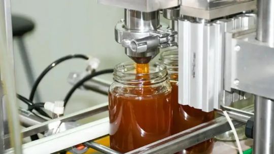 primera-exportacion-desde-argentina-hacia-europa-sin-aranceles:-“la-miel-argentina-en-el-mundo-goza-de-un-muy-buen-prestigio”