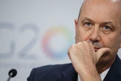 “estuvimos-25-anos-boludeando”:-sturzenegger-defendio-a-adorni-y-celebro-la-baja-de-la-inflacion