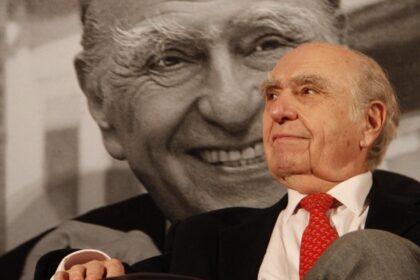 julio-maria-sanguinetti,-mauricio-macri-y-felipe-gonzalez-en-un-foro-democracia-y-polarizacion