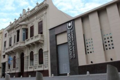 dia-del-docente-universitario:-con-casi-el-40%-por-ciento-de-perdida-salarial,-no-hay-nada-para-festejar