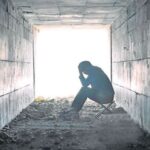 “pandemia”-de-soledad-masculina:-¿por-que-los-hombres-estan-solos?
