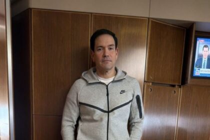 trump-afirma-que-rubio-se-veia-muy-bien-con-la-ropa-que-usabamos-maduro,-pero-que-el-no-la-usaria