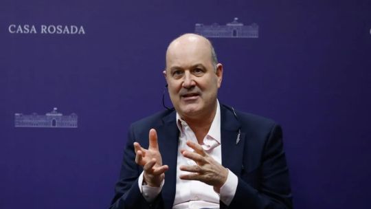 sturzenegger-sigue-adelante-con-su-guerra-contra-el-regulador-de-medicamentos-de-la-anmat