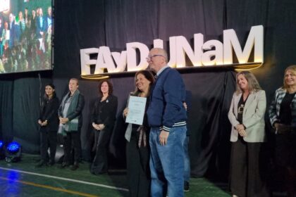 el-gobernador-hugo-passalacqua-acompano-la-colacion-de-la-facultad-de-arte-y-diseno-y-destaco-“la-esperanza-en-la-educacion-publica”
