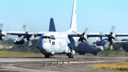 argentina-envio-un-hercules-a-bolivia-para-romper-el-bloqueo-que-sufre-el-presidente-paz-pereira-y-distribuir-alimentos