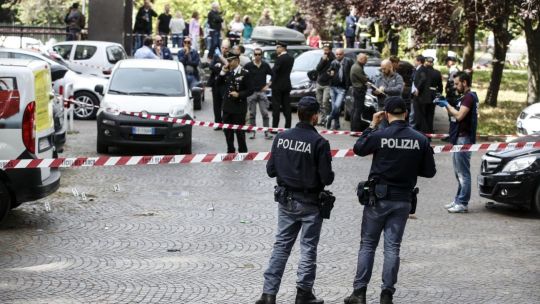 terror-en-italia:-un-auto-atropello-a-una-multitud-en-modena,-el-conductor-estaba-armado