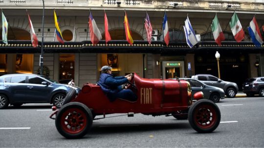 el-gran-premio-historico-vuelve-a-la-ciudad-con-autos-clasicos,-homenaje-a-la-carrera-recoleta-tigre-y-exhibiciones-abiertas-al-publico
