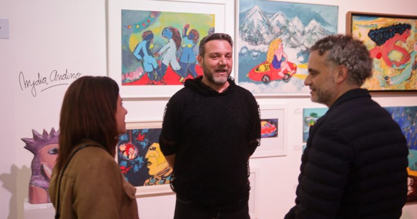 historias-humanas-y-arte-emergente-en-la-vibrante-+feria-de-santa-fe