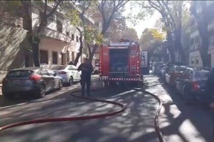 incendio-y-panico-en-palermo:-se-prendio-fuego-un-edificio-y-varias-familias-quedaron-atrapadas