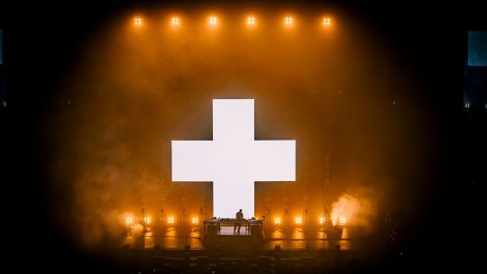 martin-garrix-desato-una-tormenta-de-beats,-fuego-y-euforia-en-el-movistar-arena