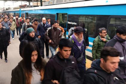 el-gobierno-aumento-las-tarifas-de-colectivos-y-trenes:-cuanto-cuesta-el-boleto-minimo-en-el-amba-desde-este-lunes