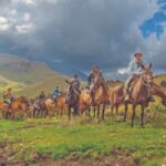 en-los-campos-de-mendoza,-jineteando-por-los-faldeos-del-plata