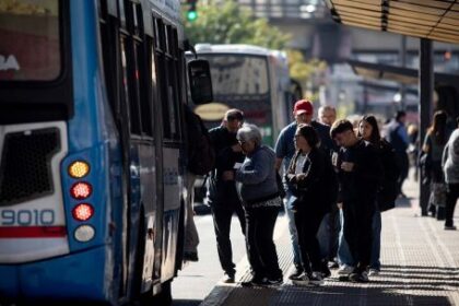 aumentan-los-precios-de-boletos-de-colectivo-y-tren-en-el-amba:-cuanto-costara-viajar-desde-este-lunes
