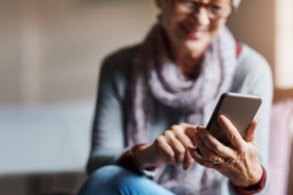 9-de-cada-10-adultos-mayores-son-blanco-de-estafas-digitales 