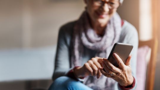 9-de-cada-10-adultos-mayores-son-blanco-de-estafas-digitales 