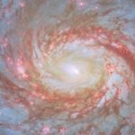 el-james-webb-detecto-un-faro-de-luz-con-el-brillo-de-8000.000-de-soles-en-la-galaxia-del-calamar