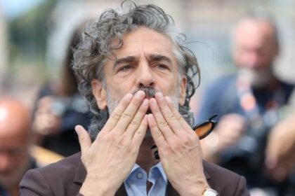 leonardo-sbaraglia-becomes-pedro-almodovar’s-on-screen-alter-ego