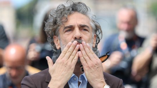 leonardo-sbaraglia-becomes-pedro-almodovar’s-on-screen-alter-ego