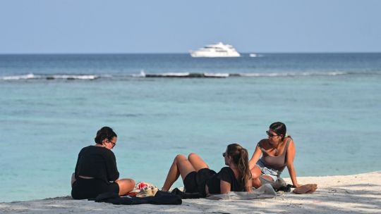 tragedia-en-maldivas:-cuerpos-de-cuatro-buceadores-italianos-desaparecidos-fueron-encontrados-en-la-cueva-submarina