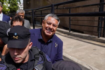 la-justicia-autorizo-a-chiqui-tapia-a-viajar-al-mundial-y-a-la-final-de-la-champions:-debe-depositar-$30-millones-como-garantia