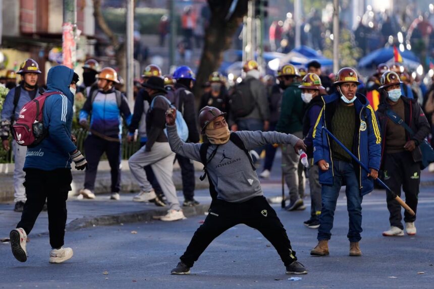 bolivia-atraviesa-una-escalada-de-tension-politica-y-social-con-protestas,-bloqueos-y-enfrentamientos-en-la-paz