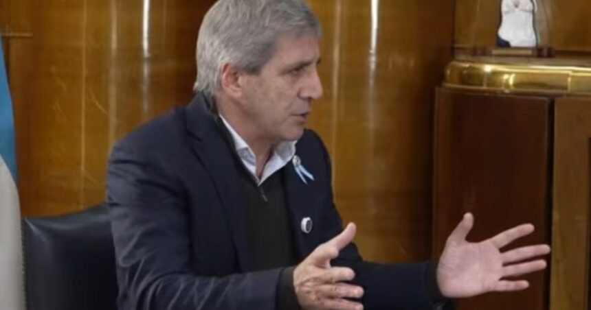 luis-caputo:-“el-gobierno-de-milei-no-solo-es-diferente-al-de-mauricio-macri,-sino-que-es-opuesto”
