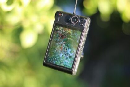 la-juventud-rechaza-la-perfeccion-de-los-smartphones-y-adopta-camaras-compactas-de-los-2000-para-lograr-fotos-imperfectas