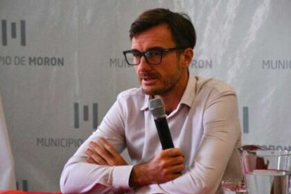 moron:-crece-la-polemica-en-torno-a-contrataciones-millonarias
