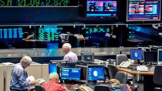 acciones-argentinas-rebotaron-en-wall-street-pese-a-la-tension-global-y-el-petroleo-supera-los-us$110