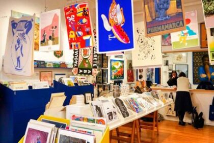 obras-de-artistas-emergentes,-piezas-decorativas-y-hasta-perfumes:-una-galeria-accesible-en-pleno-san-telmo