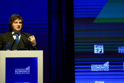 javier-milei-y-sus-medidas,-en-vivo:-el-presidente-sale-otra-vez-en-defensa-de-su-gestion-con-una-exposicion-sobre-empleo-en-el-malba
