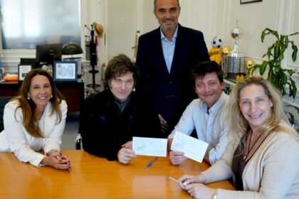 la-interna-libertaria-entre-karina-milei,-los-menem-y-santiago-caputo-suma-denuncias-por-afiliaciones-partidarias