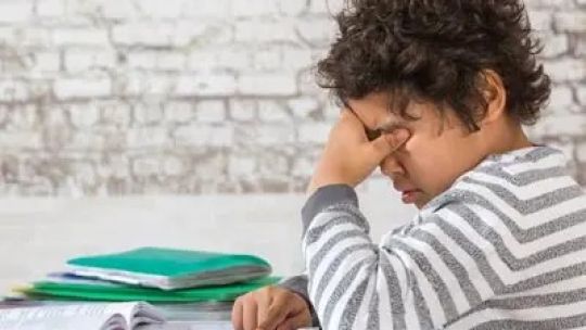 irritabilidad-y-dolor-de-panza:-las-senales-ocultas-para-detectar-la-depresion-y-el-estres-en-los-ninos