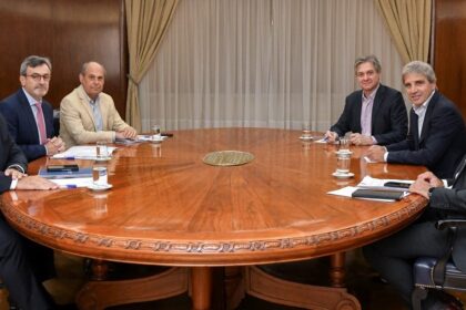 la-cupula-de-la-union-industrial-se-reunio-con-caputo:-pidieron-“nivelar-la-cancha”-y-bajar-impuestos